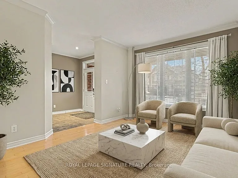 129 Tapestry Dr — Photo 2
