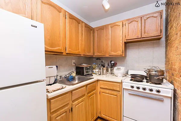 Rented by Nooklyn NYC LLC | media 32