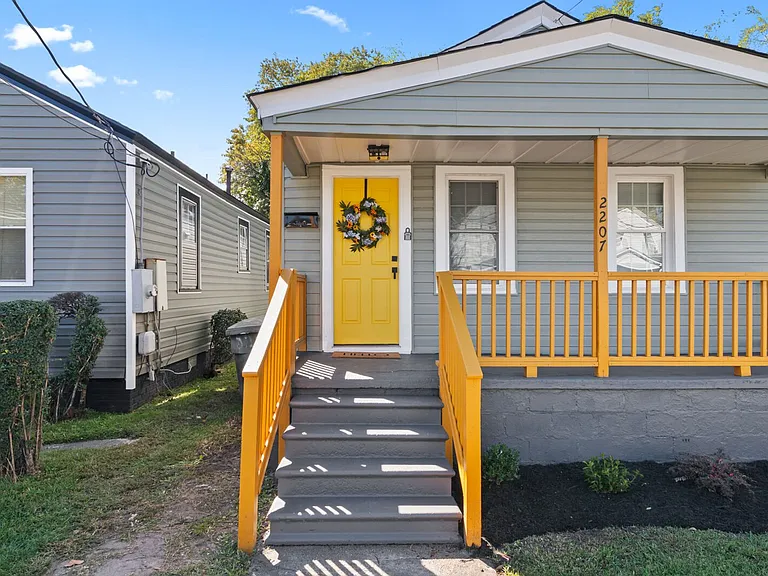 2207 Marshall Ave — Photo 4