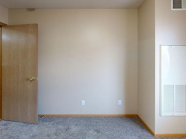 Dakota Park Apartments — Photo 22