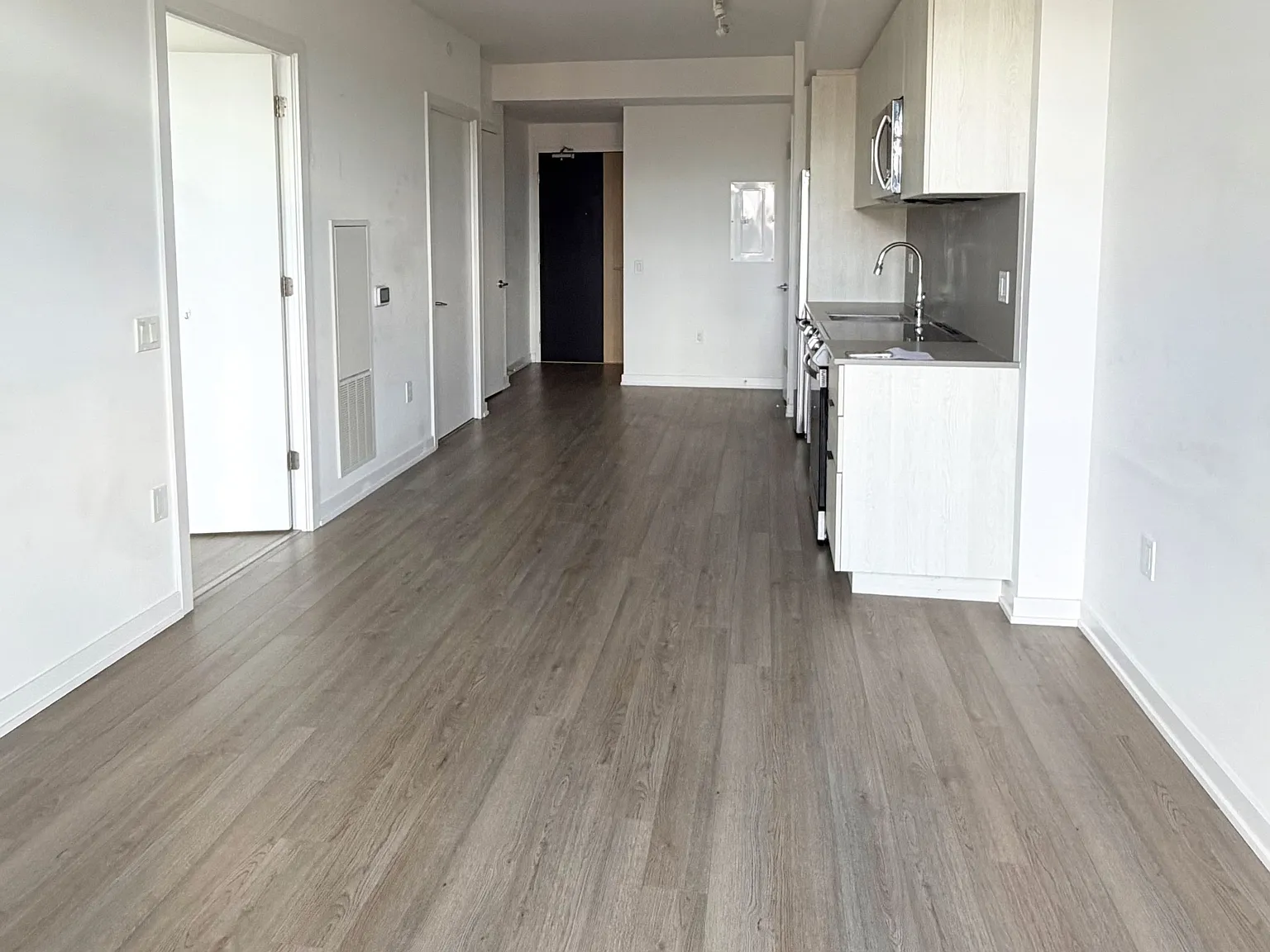 1 bed, $2,100 — Photo 4