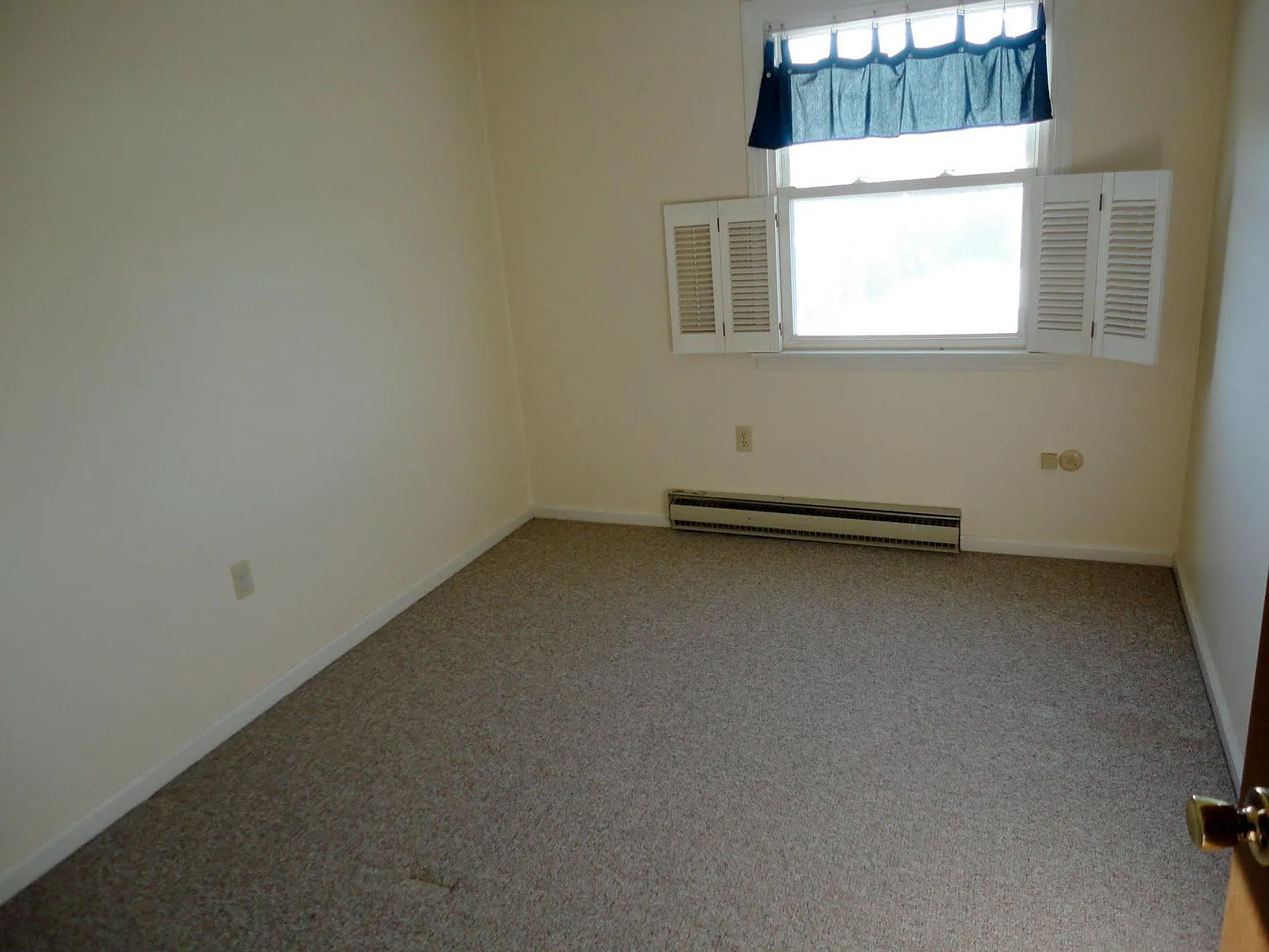 3 bed, 1.5 bath, 1456 sqft, $1,400 — Photo 4