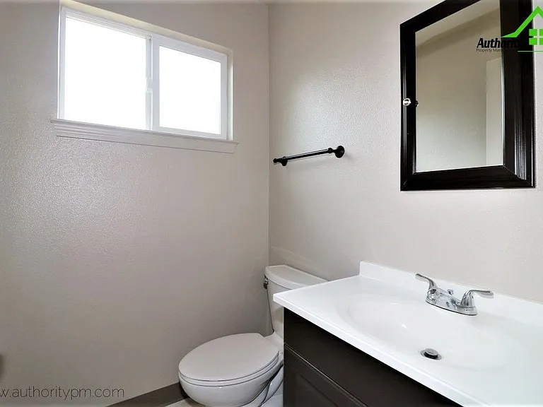 3909 Mercury Dr — Photo 20