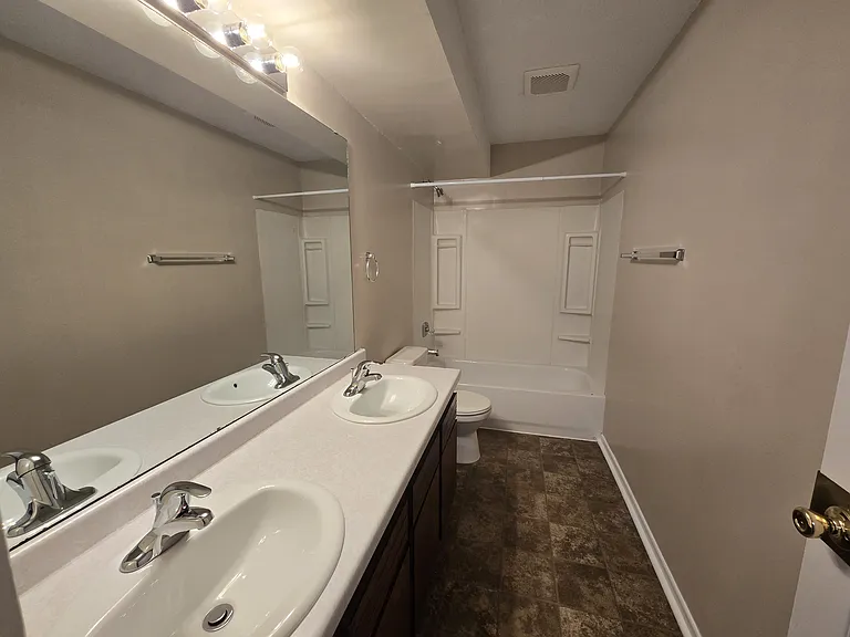 1450 Whispering Ct #4 — Photo 2