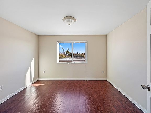 2nd image of 14161 Delano St APT 1