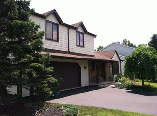 15 Whispering Ct, East Amherst, NY 14051