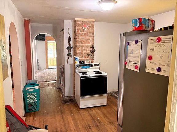 3rd image of 815 Jefferson St