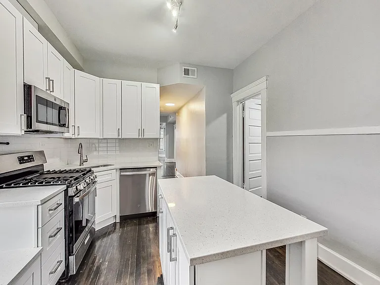 1809 N Francisco Ave #1 — Photo 2