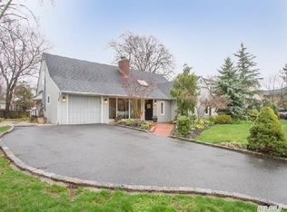 10 Arbor Ln, Merrick, NY 11566