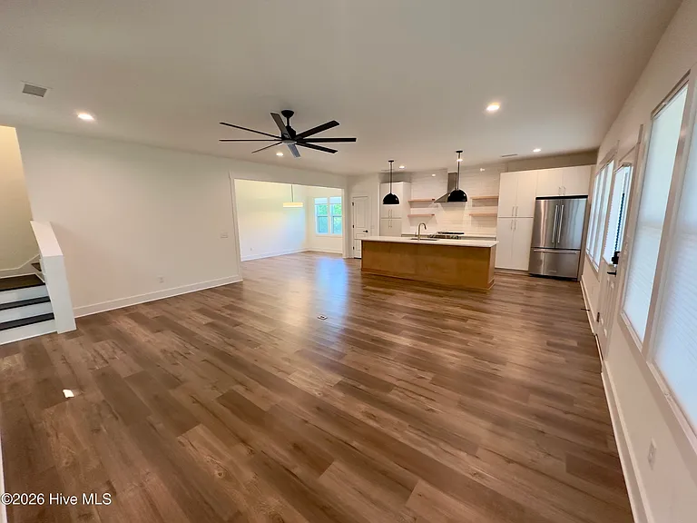 213 Myrtle Ave — Photo 12