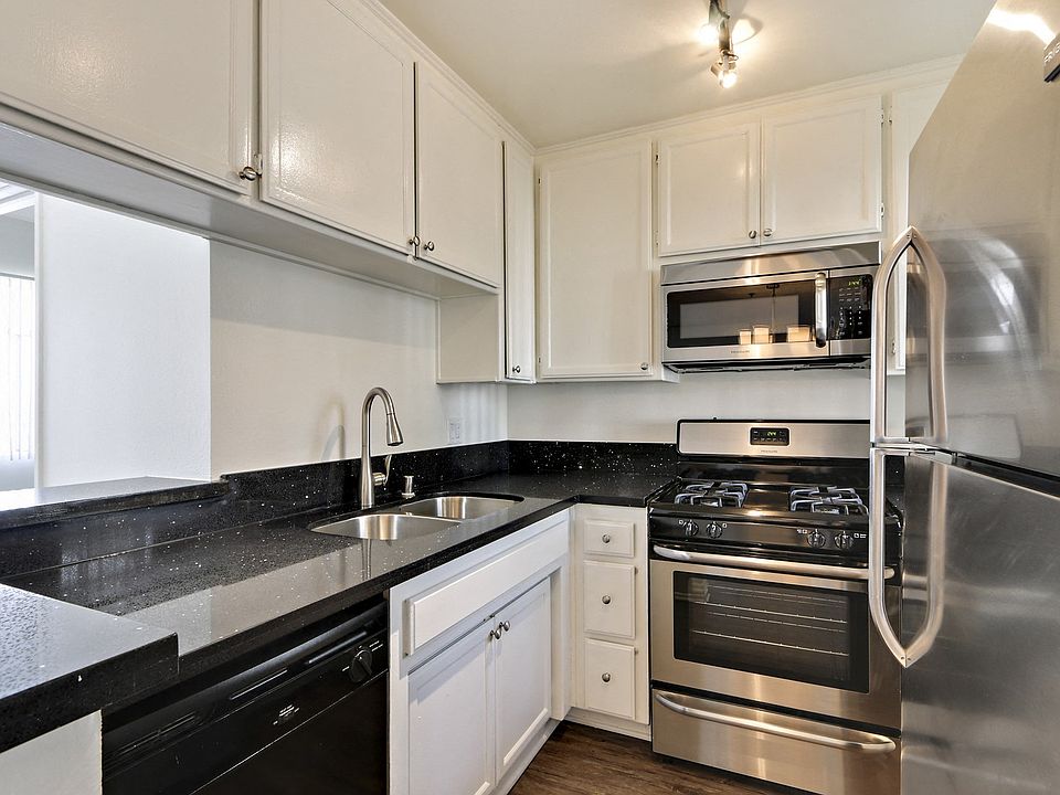 1st image of 618 S Detroit St APT 302