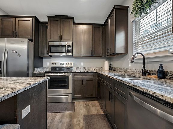 5th image of 977 Indigo Creek Way