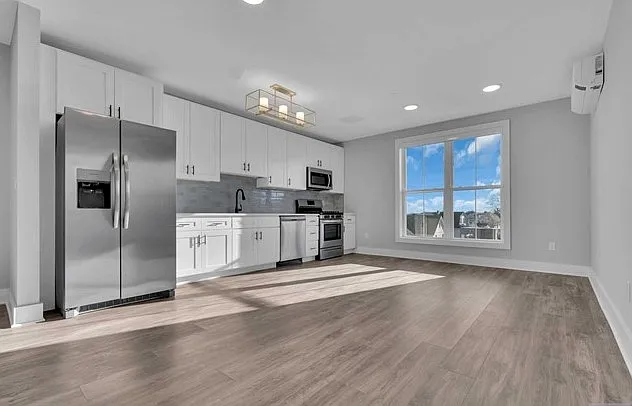 Studio, 625 sqft, $1,900 — Photo 4