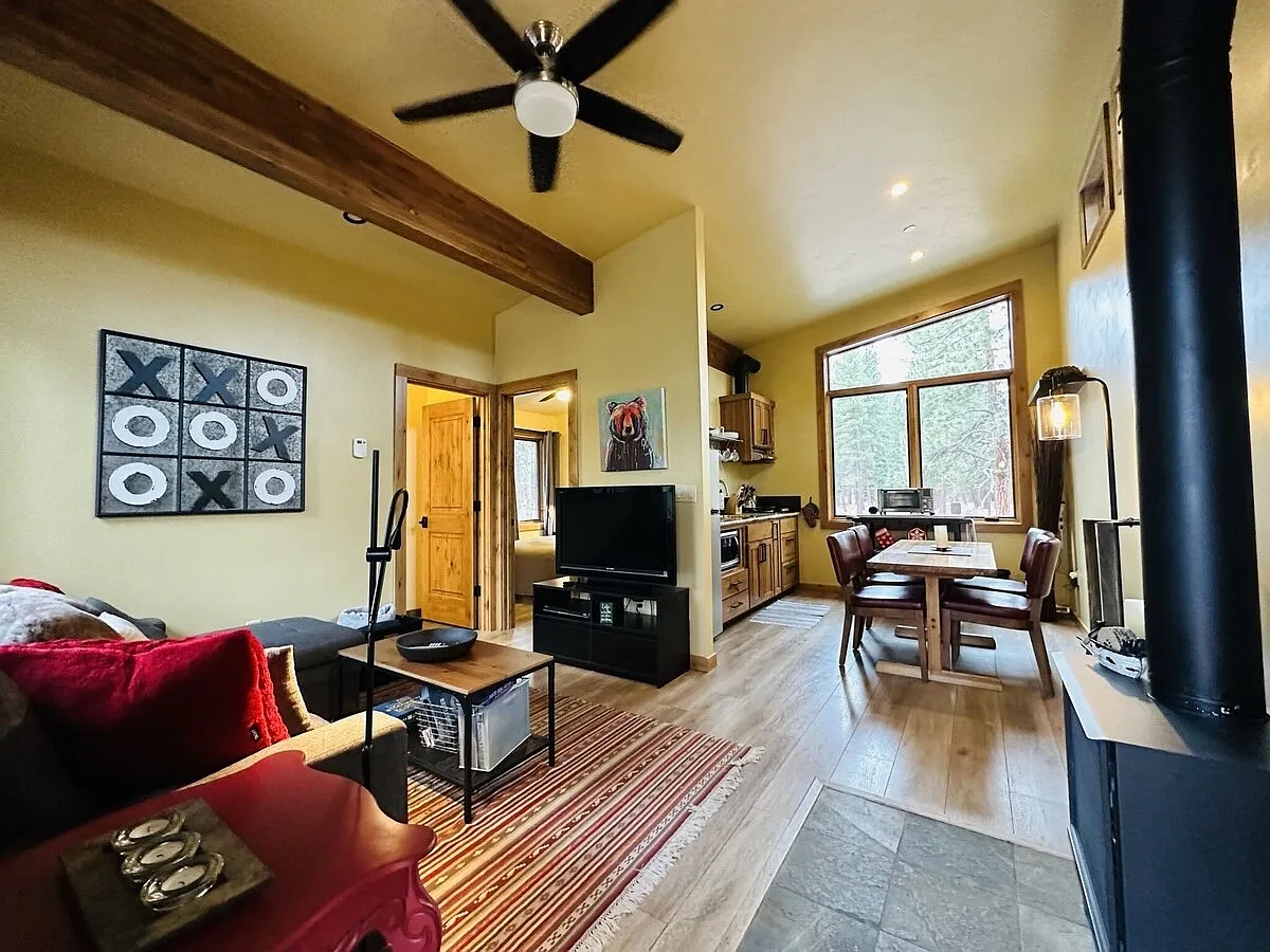 15556 Lois Ln photo 1