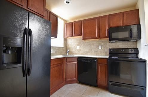3rd image of 1325 N Franklin St #B01