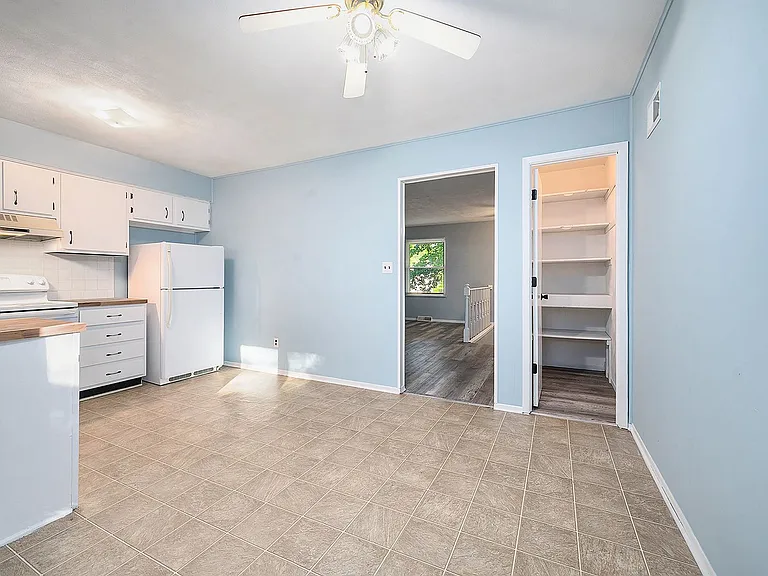 2833 Tepee Ave — Photo 2
