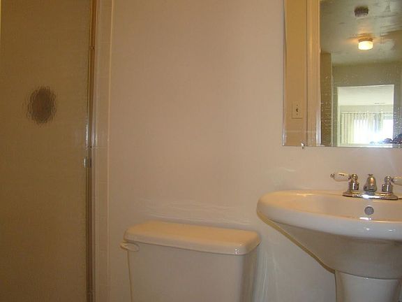 2nd image of 3004 Hickory Grove Ct