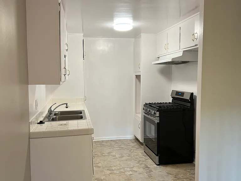 244 S El Molino Ave — Photo 11