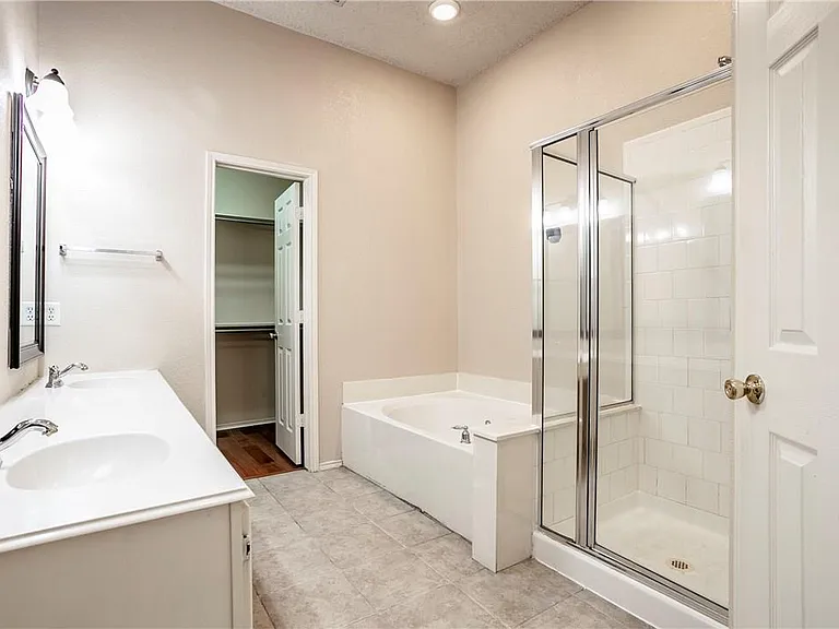 206 Meredith Ct — Photo 17