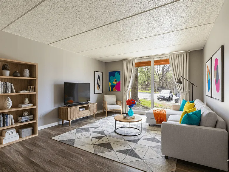 Woodland Ridge Apartments — Photo 1