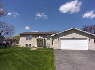 17686 W Winnebago Dr, Grayslake, IL 60030