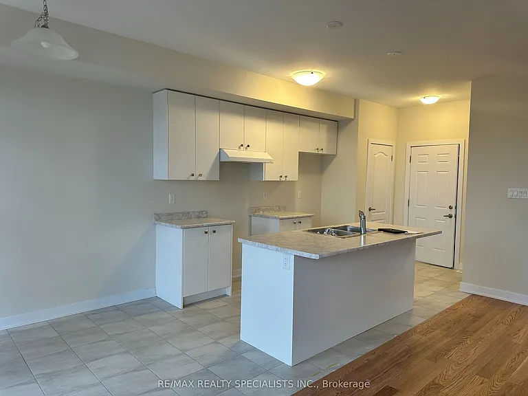 42 Rowlock St — Photo 7