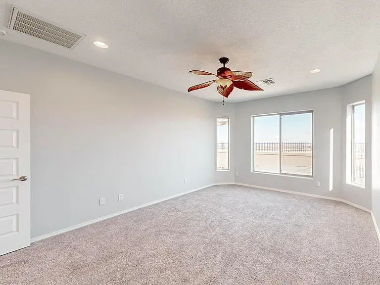 6405 Kings Canyon Cv NE — Photo 33