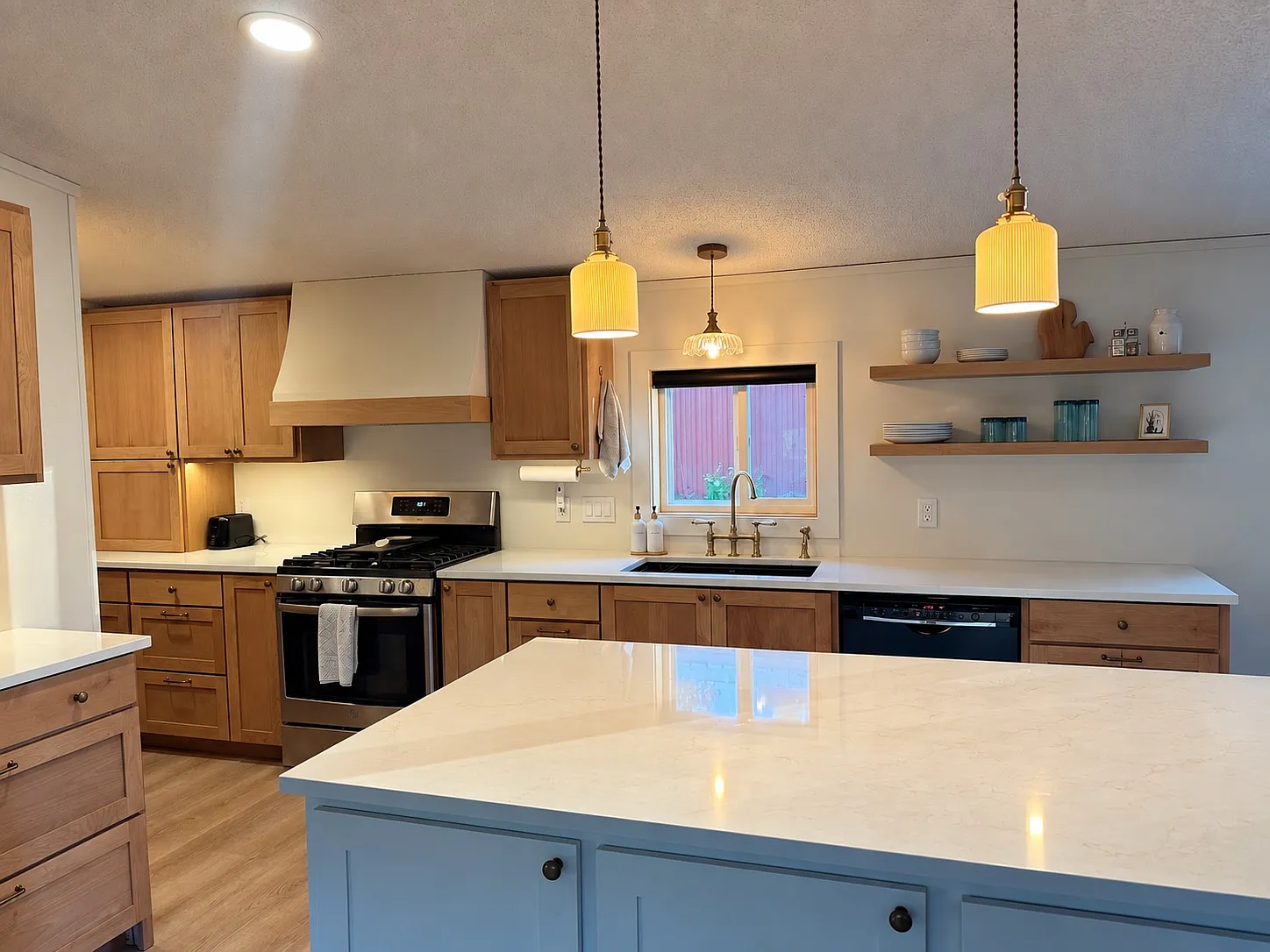 3 bed, 1300 sqft, $2,350 — Photo 1