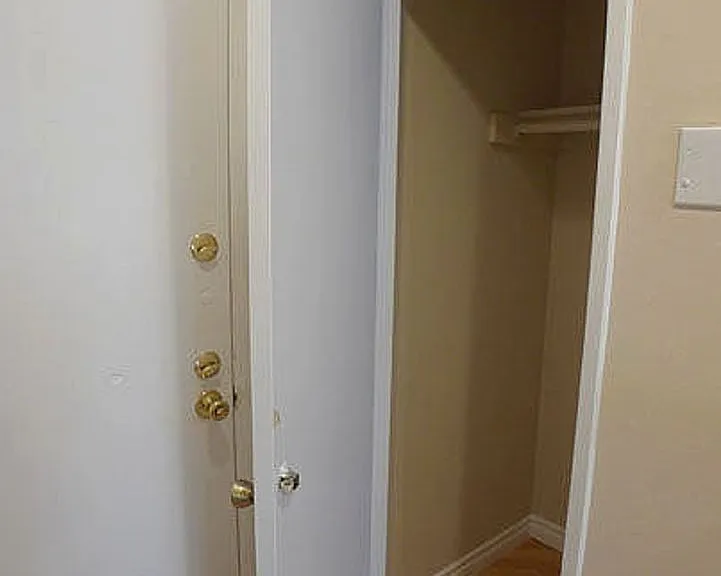 Alhambra @ Studio City Apts. — Photo 34