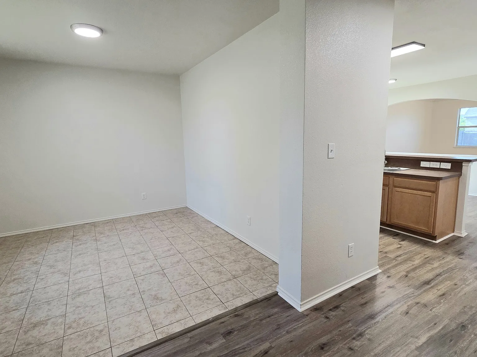 4 bed, 2.5 bath, 3224 sqft, $2,600 — Photo 2