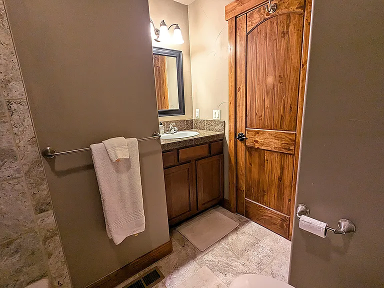 2nd Upstairs Bathroom