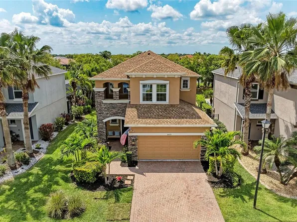 8425 Nandina Dr, Sarasota, FL 34240