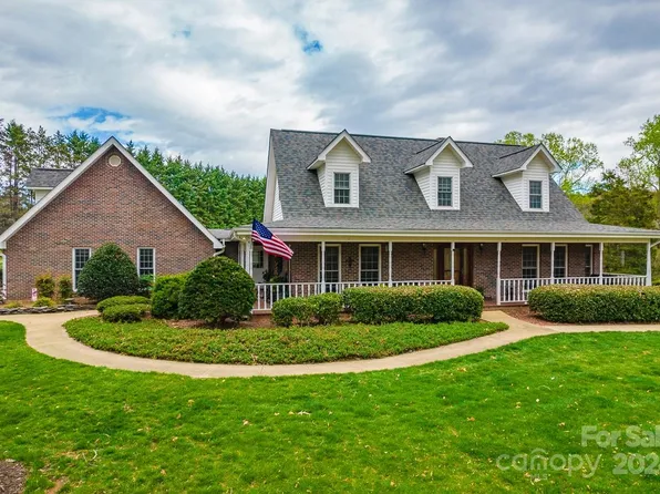 1456 Peaceful Valley Dr, Hickory, NC 28602