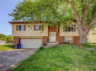 810 S Green Meadow Dr, Decatur, IL 62521