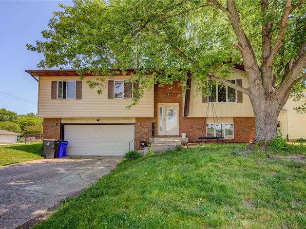 810 S Green Meadow Dr, Decatur, IL 62521
