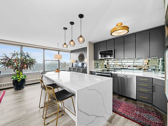 2nd image of 3900 N Lake Shore Dr APT 6K