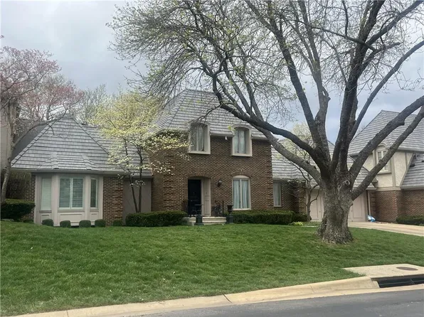 4 Le Mans Ct, Prairie Village, KS 66208