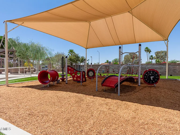 1347 W Lobo Ave — Photo 35