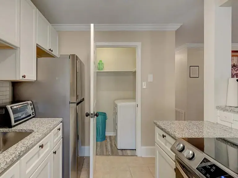 2225 Summit St #3 — Photo 4
