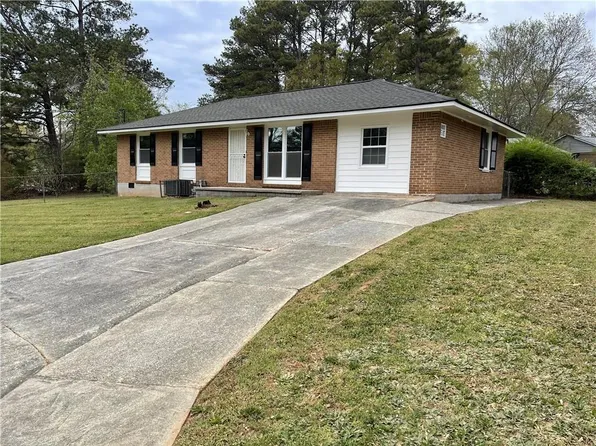 6927 Eunice Dr, Riverdale, GA 30274