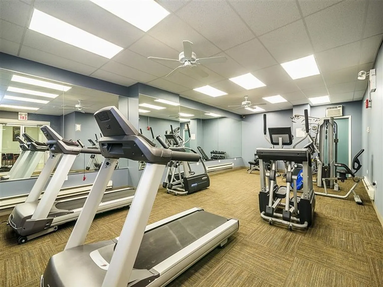 Stunning Large One Bedroom, Lake View, Elevator Building — Photo 4