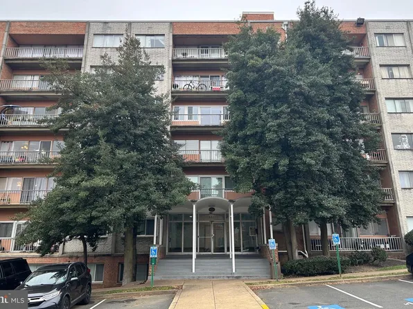 431 N Armistead St APT 307, Alexandria, VA 22312