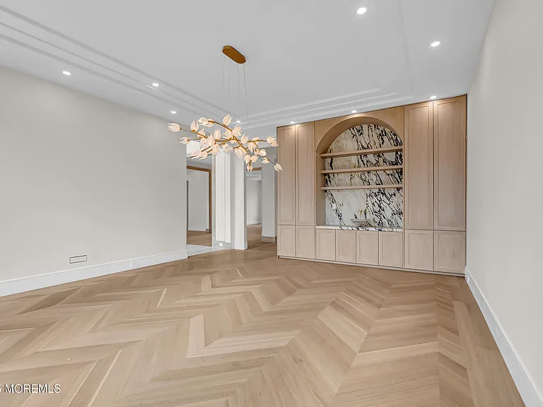 19 Clarence Ave — Photo 6