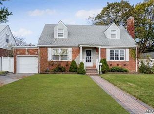 46 Standish Rd, Valley Stream, NY 11580