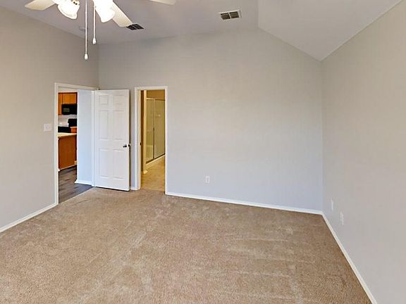2nd image of 1008 Pebblecreek Dr