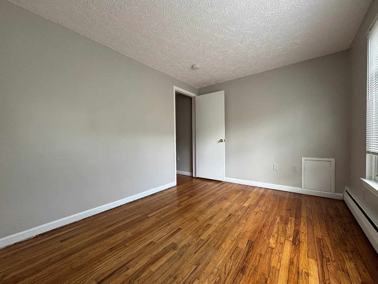 2 bed, 1000 sqft, $1,245 — Photo 4