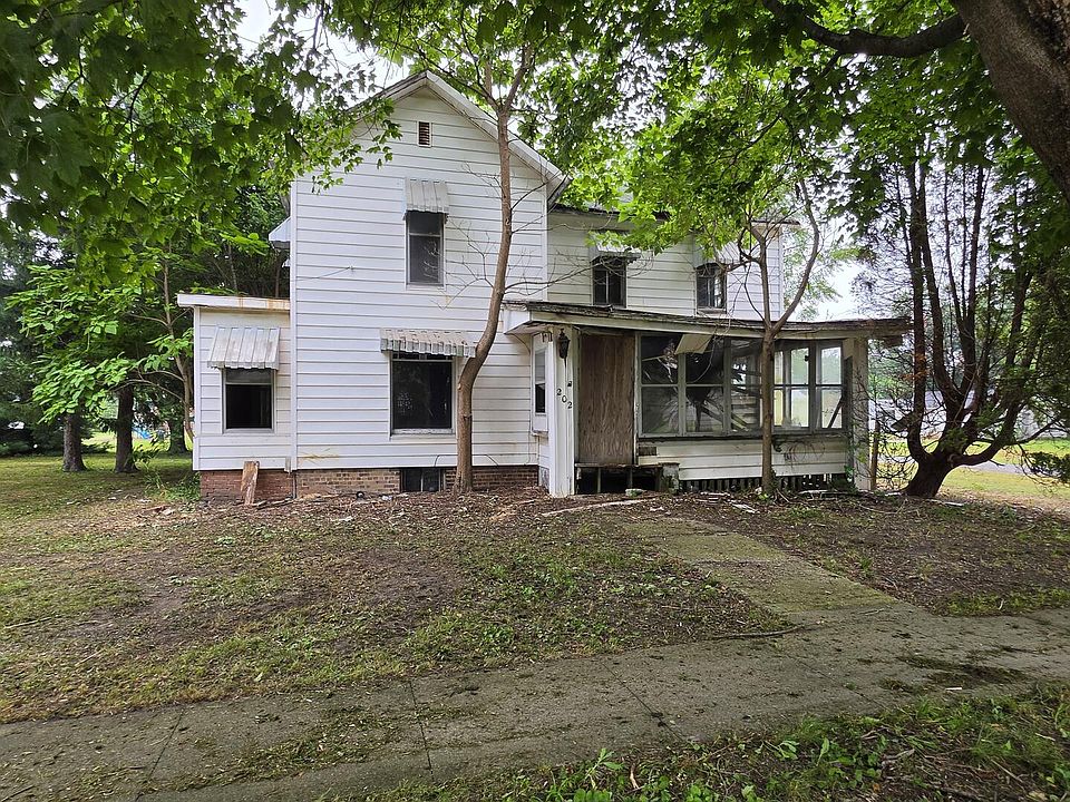 1st image of 202 S 1st St