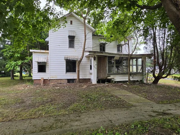 202 S 1st St, Chatsworth, IL 60921
