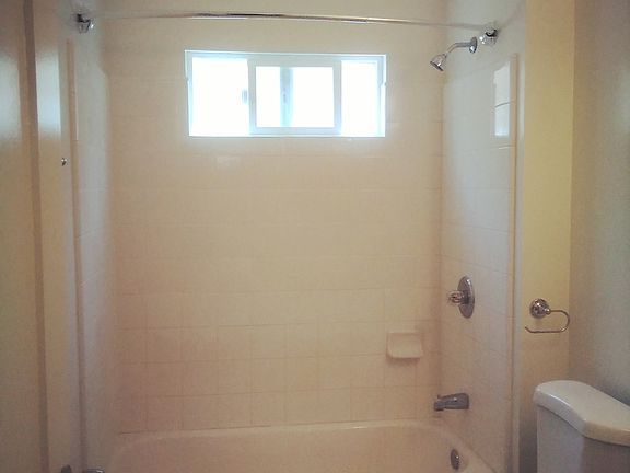 5th image of 1059 E 1st St APT 104