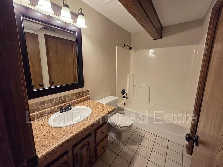 2335 Southwood Pl — Photo 17